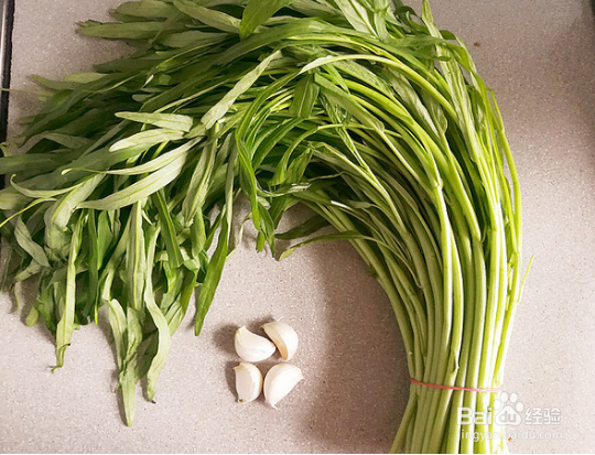 爆炒空心菜，好吃。