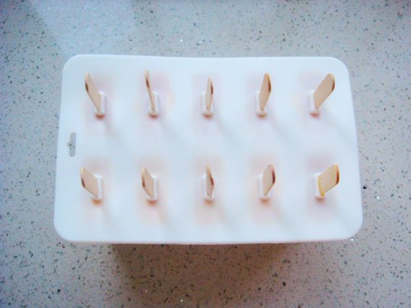 #《风味人间》美食复刻大挑战#芒果酸奶冰棒