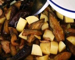 茄子炖土豆的做法