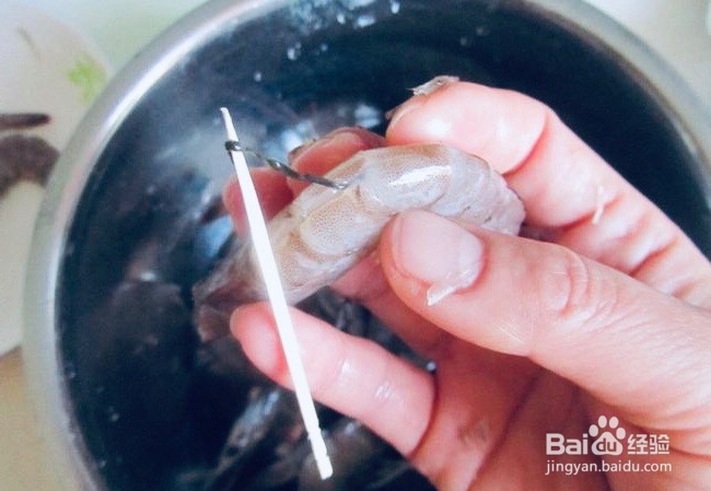 如何快速去虾线？