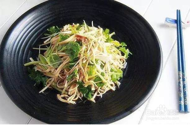 凉拌豆腐皮这样拌简单又美味,学起来!