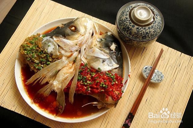 美味好吃的双色剁椒鱼头美食做法来了