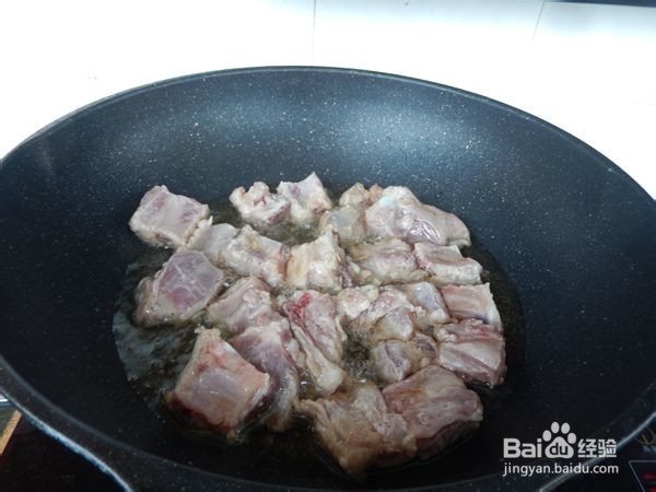 如何制作家常干锅排骨