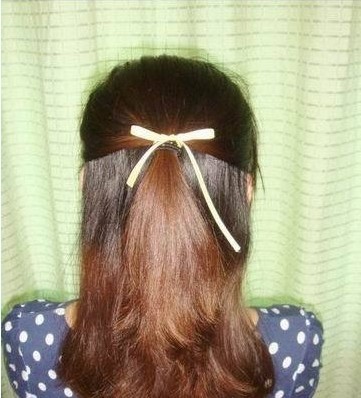 美发达人教你用发带打造4款甜美发型(二)