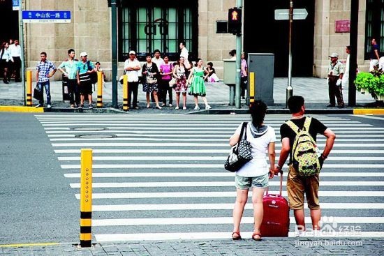 过马路都要注意什么