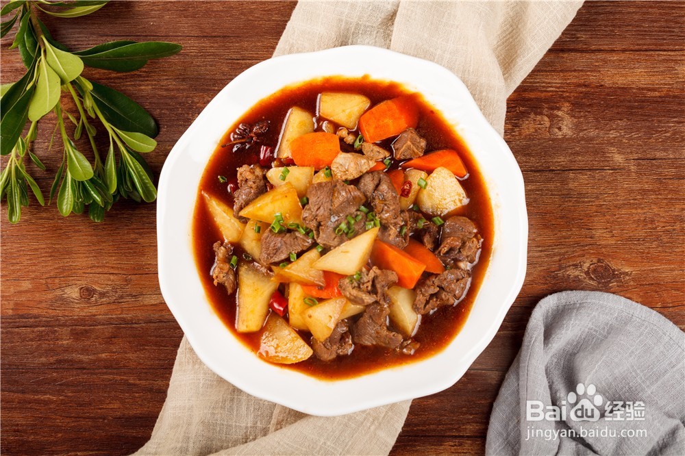 逛食记丨萝卜焖牛腩，冬天里最期待的菜肴！