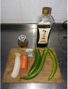 青椒胡萝卜炒杏蘑菇真好吃