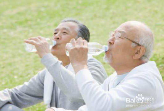 老年人适合什么样的体育锻炼？