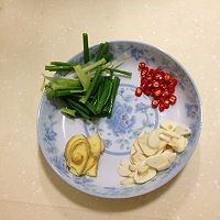 香辣姜葱爆炒花甲的做法