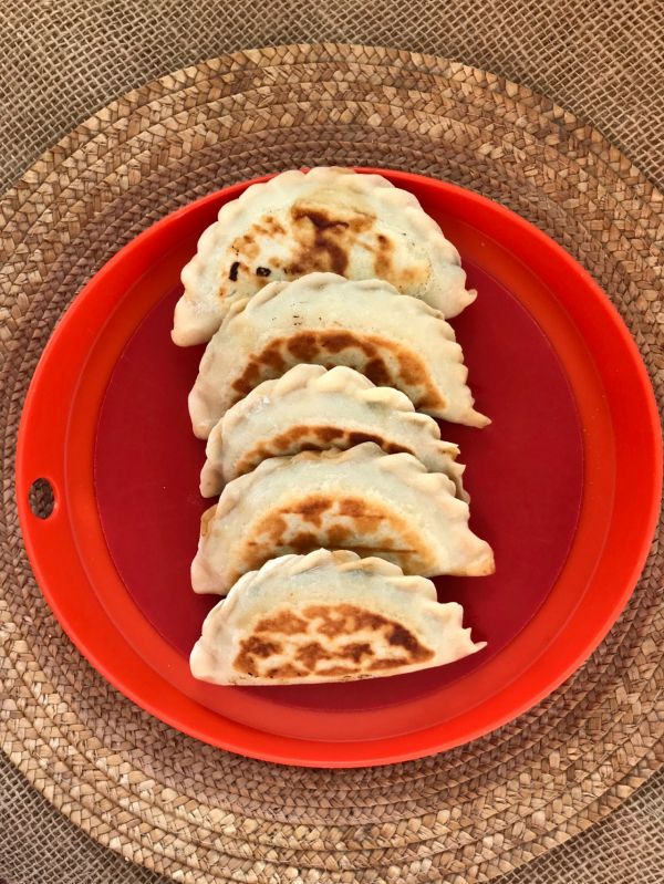 鲜虾贝丁韭菜盒子