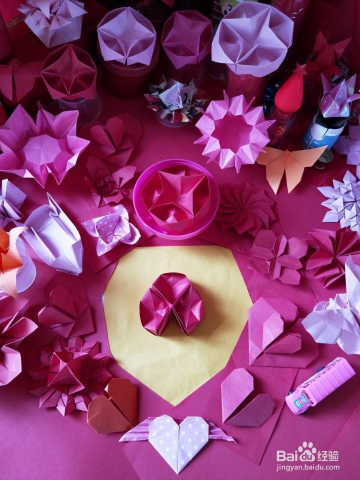 工艺美术馆：圆形多格彩盒。