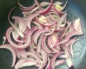 秘制洋葱炒肥牛卷！拌饭巨香