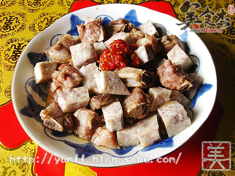 香芋蒸排骨的做法