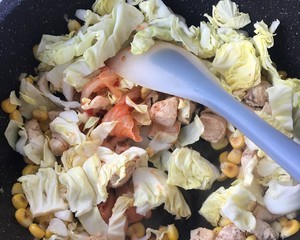 辣白菜玉米炒鸡肉