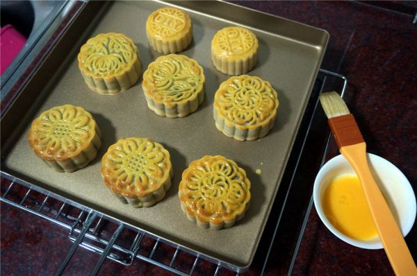 广式红豆蓉月饼
