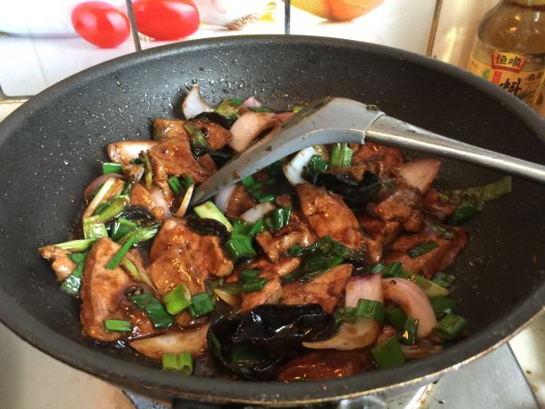 酱爆猪肝盖浇饭