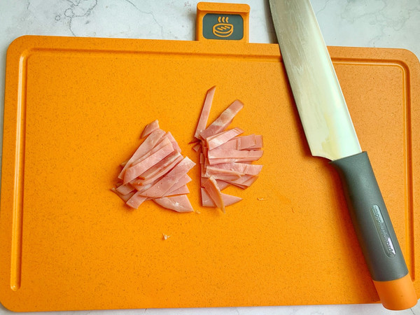 芝士泡菜火腿蛋卷饼和芒果酸奶