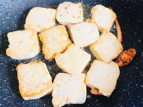 外婆乡桂鱼红炖柴火豆腐