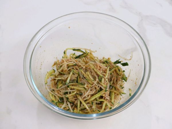 凉拌豆芽黄瓜金针菇