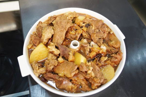 蒸汽锅白萝卜牛巴脑