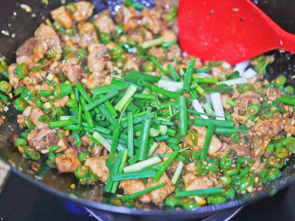 家常川菜椒香青椒兔