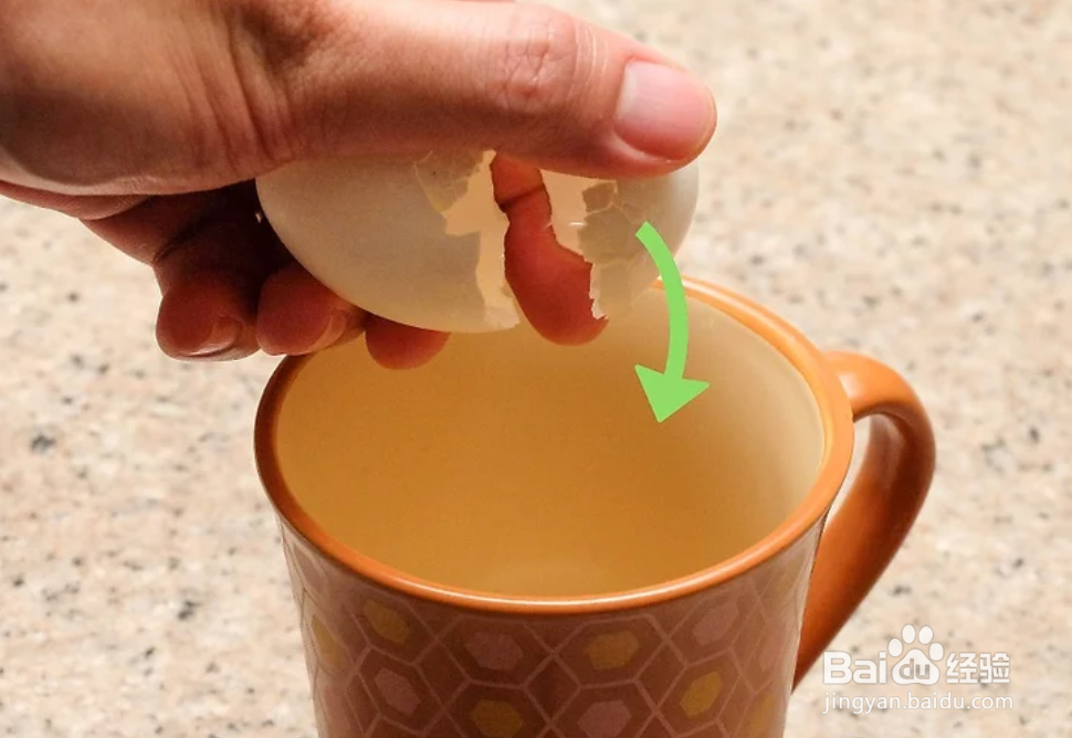 如何使用陶瓷杯在微波炉中做早餐蛋饼