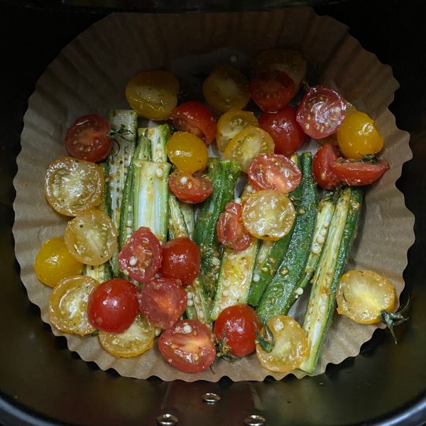 青花椒盐风味三文鱼蔬菜沙拉空气炸