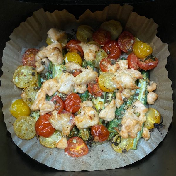 青花椒盐风味三文鱼蔬菜沙拉空气炸