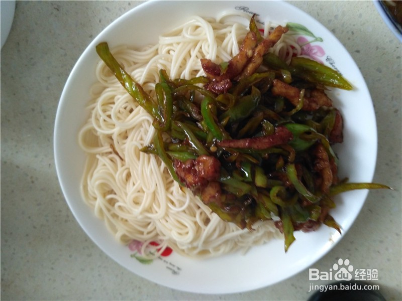 家常菜青椒肉丝面
