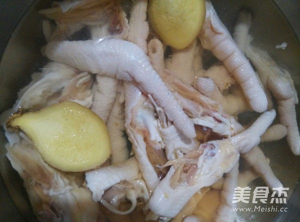 酱香辣凤爪的做法