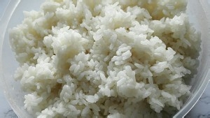 孩子们爱吃的---虾仁炒饭