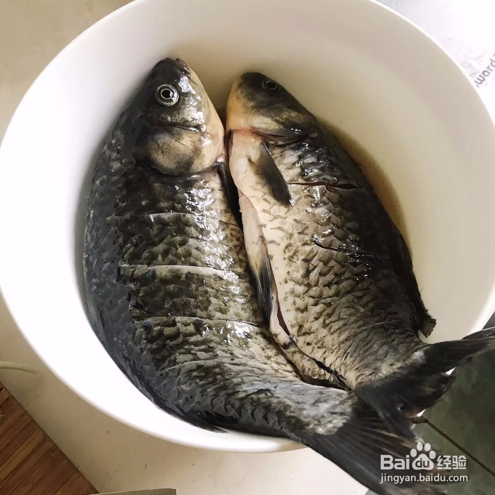 酸辣鲫鱼萝卜汤的做法——夏天没胃口吃什么？