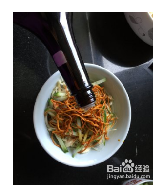 虫草花鸡丝凉拌面怎么做