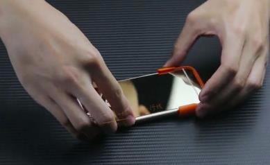 手机贴膜的正确方法