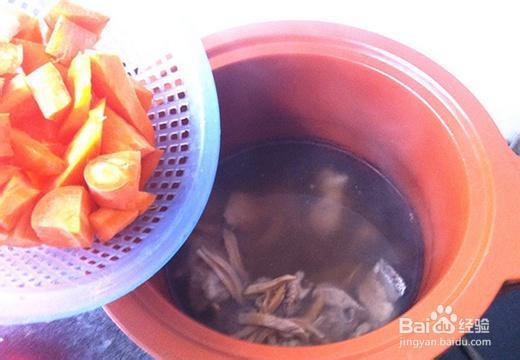 营养美味的墨鱼干排骨汤