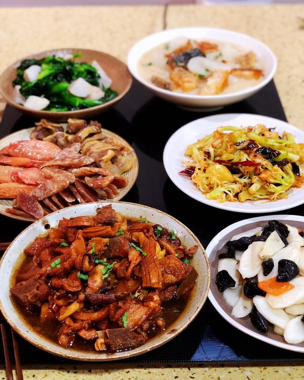 鲜墨鱼烧排骨和墨鱼干烧肉