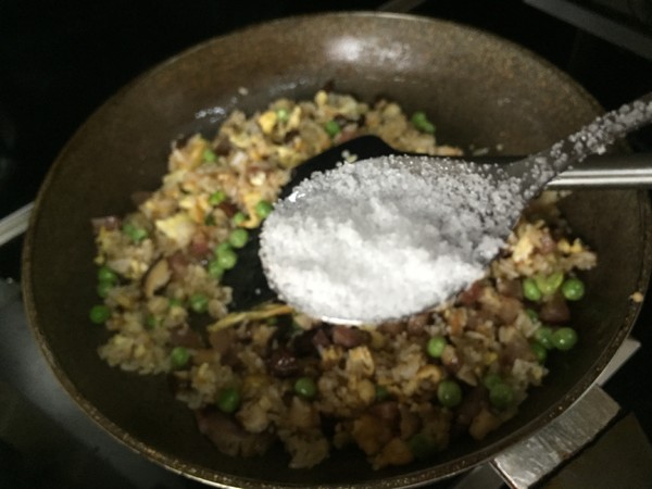香菇酱炒饭的做法