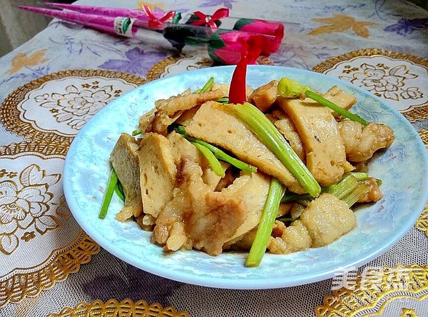 猪肉香芹炒肉饼
