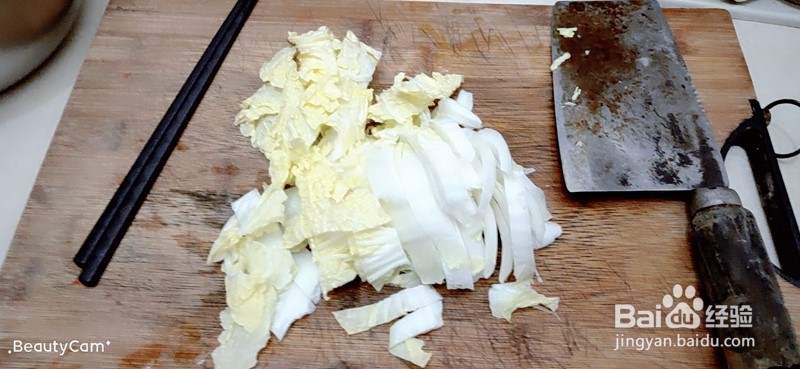 菠菜饺子皮和猪肉韭菜馅的饺子做法