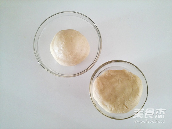 莲蓉酥皮月饼