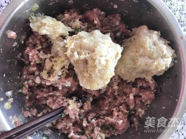酸菜馅水饺的做法