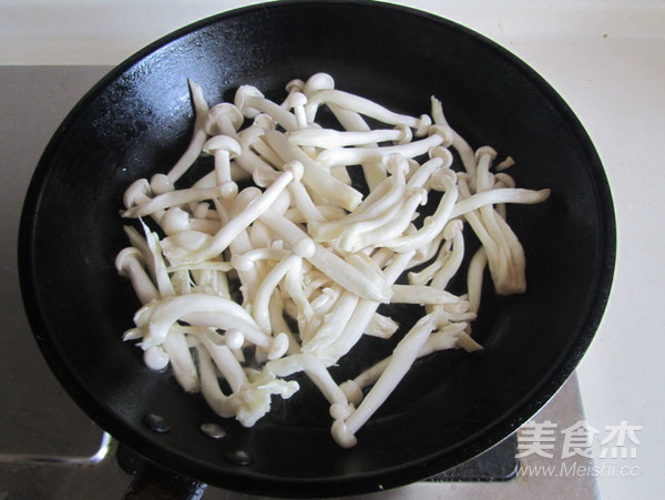 苦瓜炒白玉菇