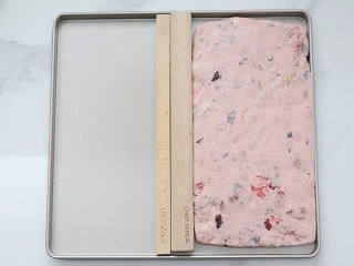 开心果草莓牛轧糖怎么做？