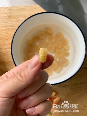 教你怎么做竹荪干贝番茄汤