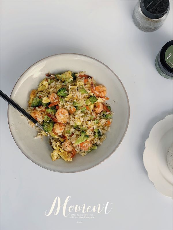 西兰花虾仁炒饭