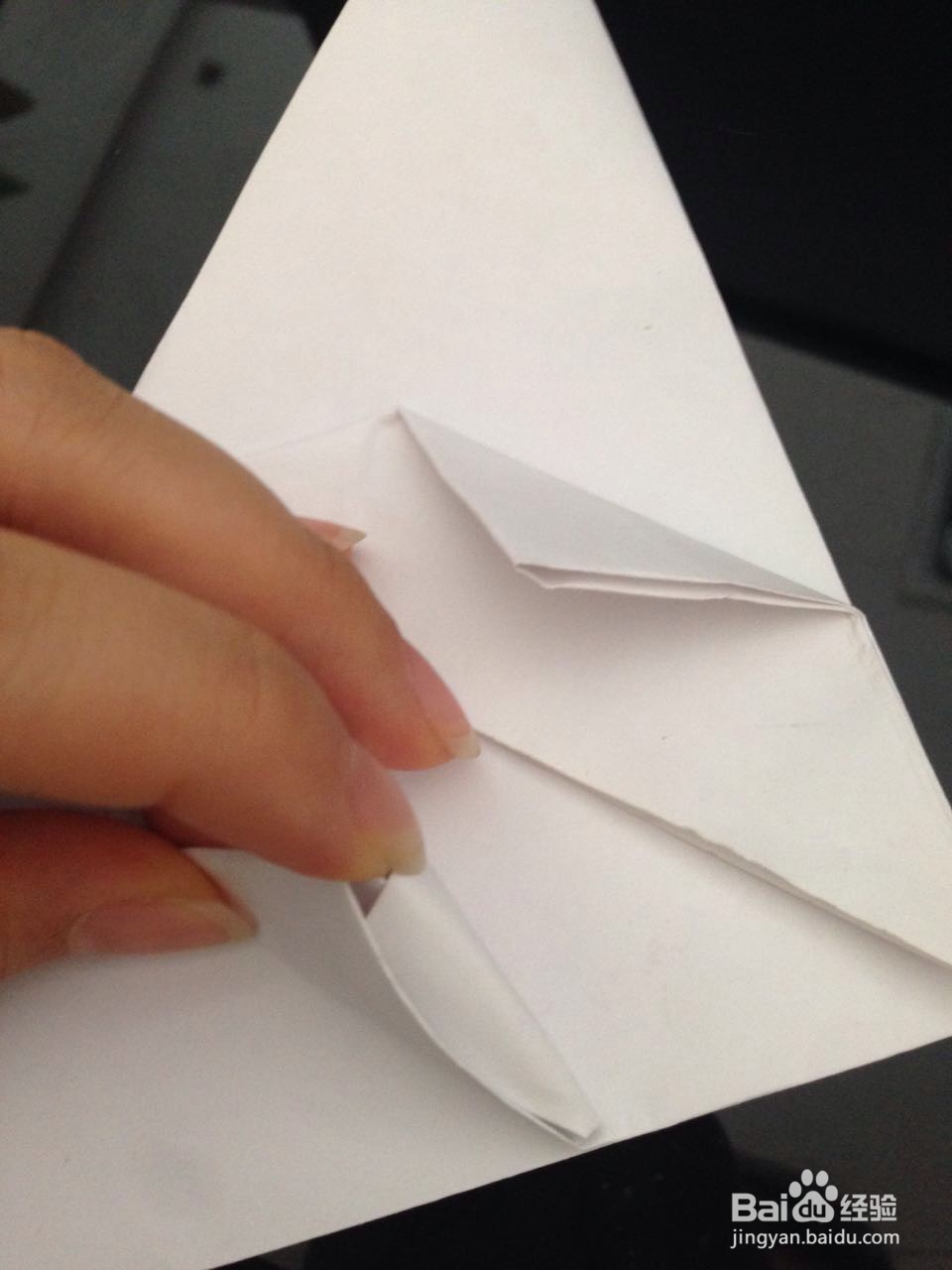 用纸折出可爱的小兔子