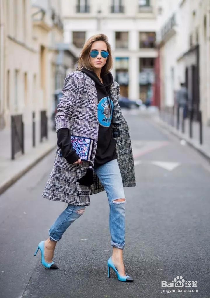 一件卫衣就能让你的大衣时髦到不！像！话！