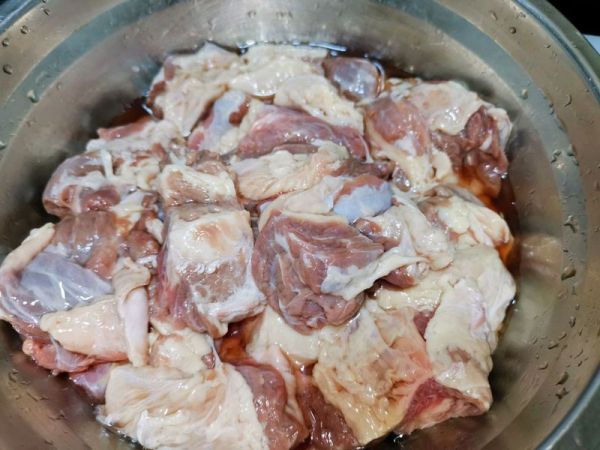 秘制萝卜焖牛腩