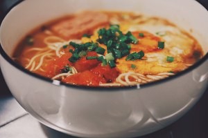 文艺西红柿鸡蛋面的做法