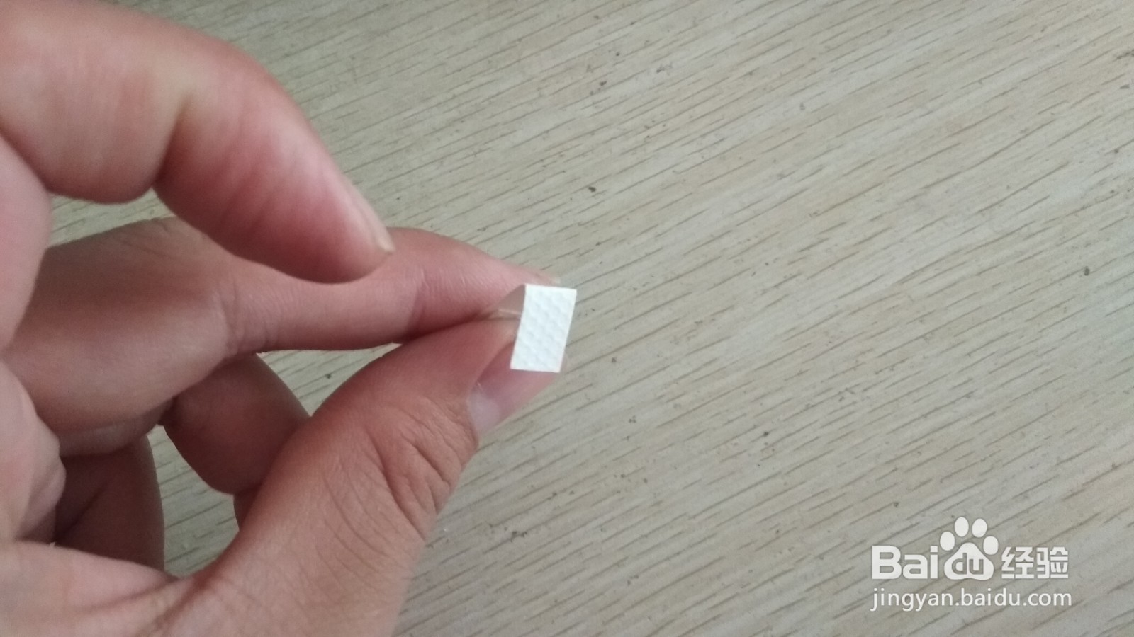 如何用两块小长方形水彩画纸做简易的手机支架